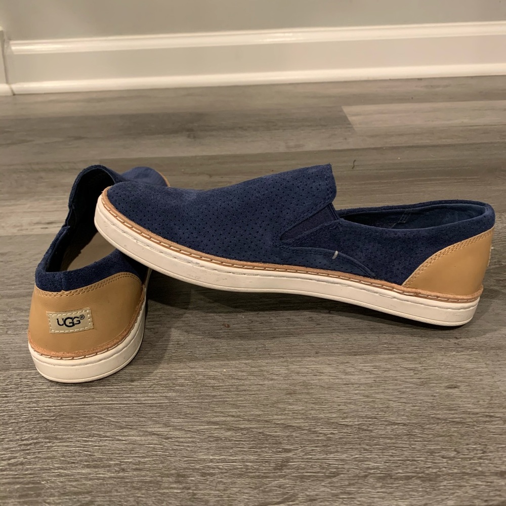 UGG suede slip on sneaker 7 EUC